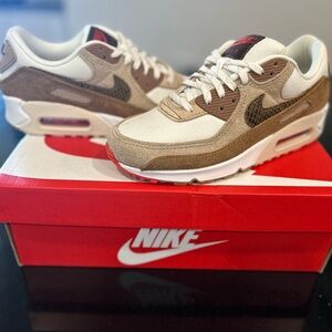 *AUTHENTIC* Women’s Air Max 90 AMD Size 7 in Women’s 5.5 in Men’s